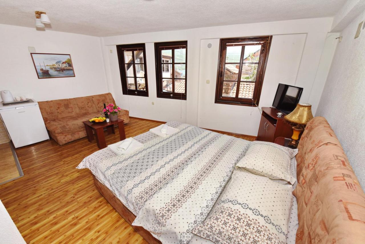 Villa Sapkar Lake View Охрид Экстерьер фото